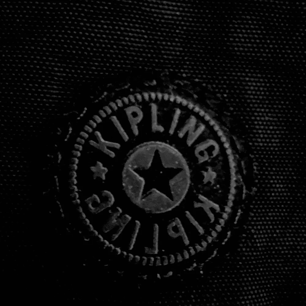 Kipling Black Crossbody with attached iconic Monkey New, 1 small tag attached - Picture 3 of 6